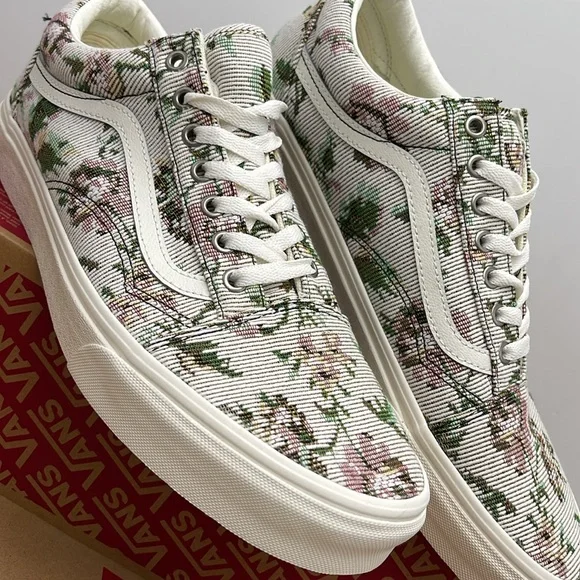 Vans Men’s Old Skool Tapestry Floral Marshmallow
VN000CP5CCZ
Sneakers - Picture 6 of 16